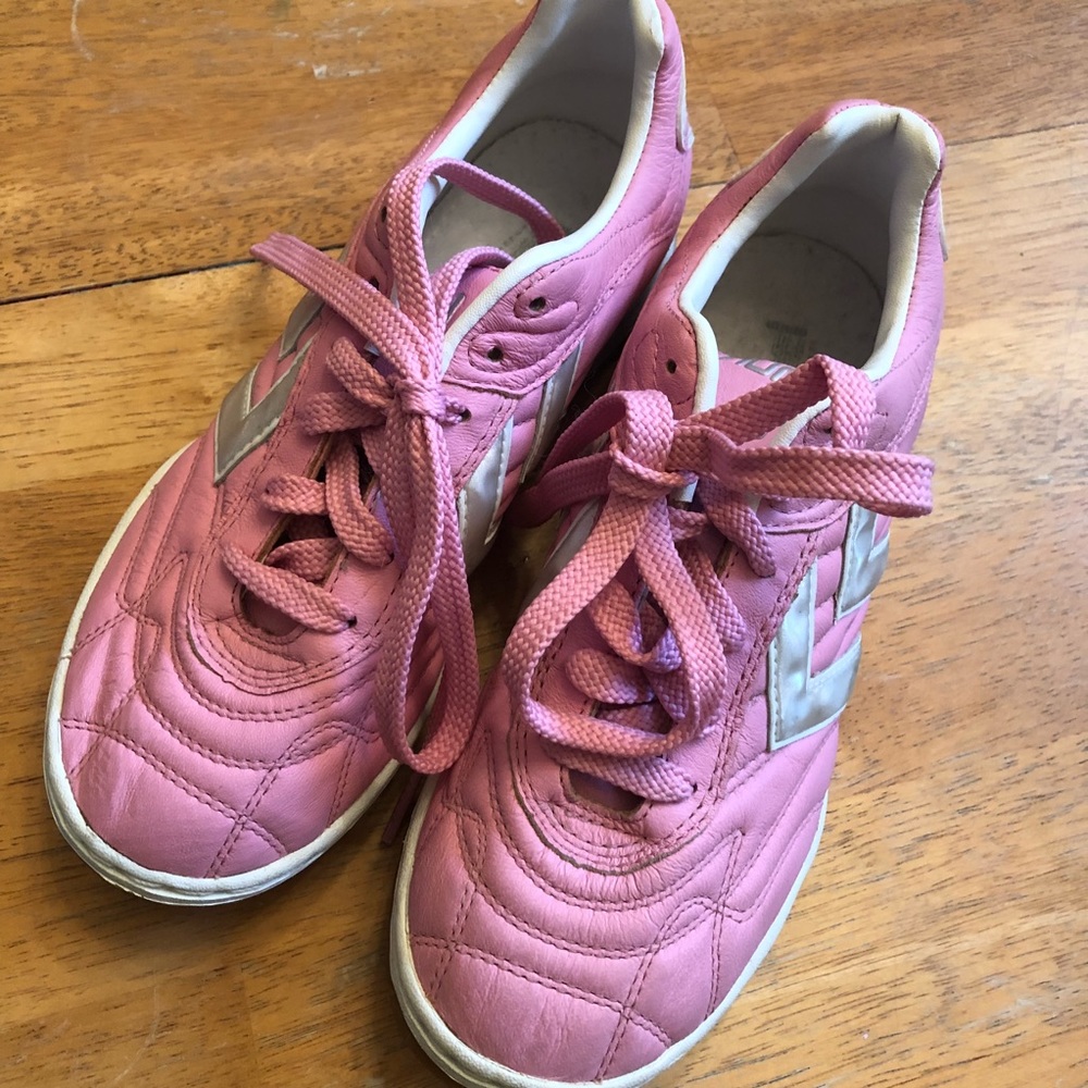 Hummel indoor sports soccer shoes NICE size 5